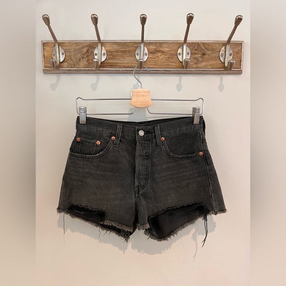 Levi’s size 25 high rise 501 jean shorts - Picture 3 of 6